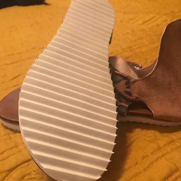 Sandals - Picture 3 of 3